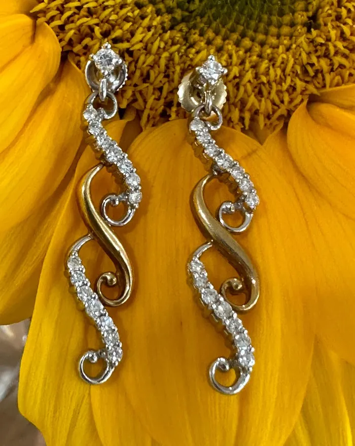 ONeills Estate Jewelry Earrings 18 Karat Yellow Gold and Platinum Diamond Earrings 15000206 ONeills Estate Jewelry Earrings 18 Karat Yellow Gold and Platinum Diamond Earrings 15000206